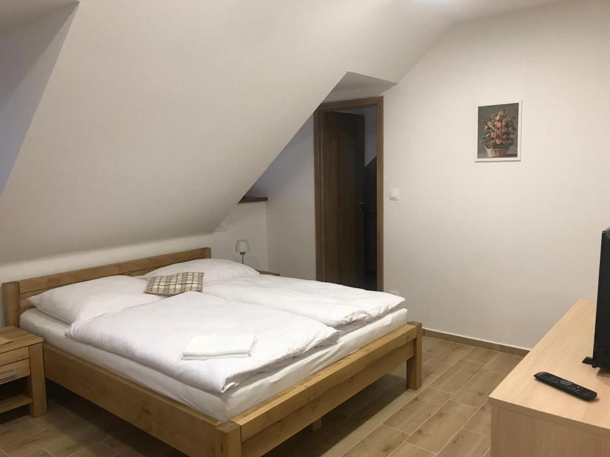 Penzion U Kostela Kuzelov Exteriér fotografie